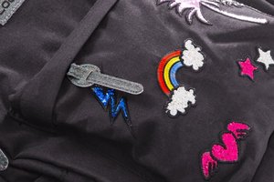 Školní batoh Hippie Sparkling badges grey-4