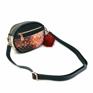 Malá oválná kabelka přes rameno Couture-8